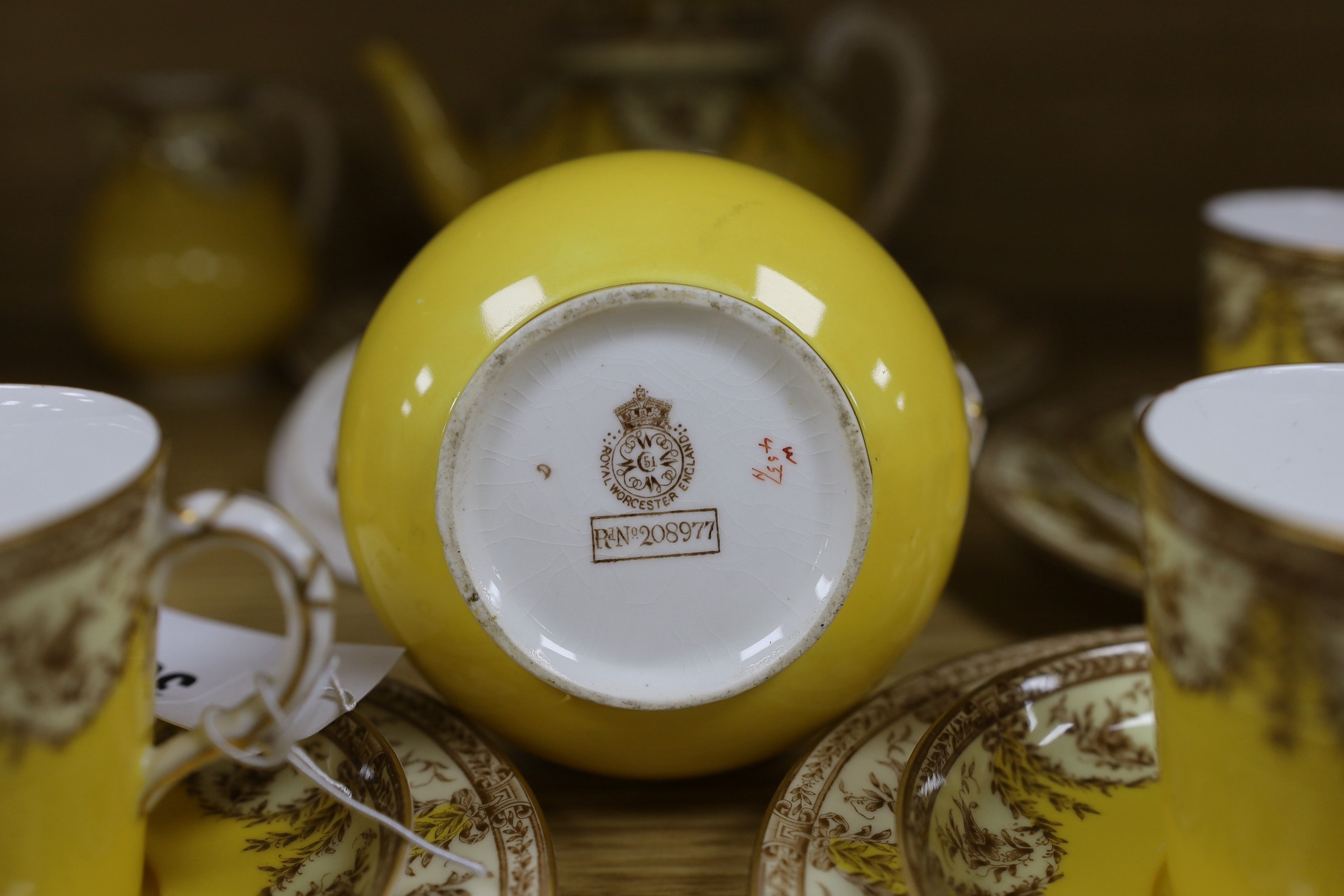 A yellow ground Worcester porcelain tea set